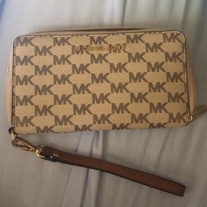 Michael Kors Signature Jet Set